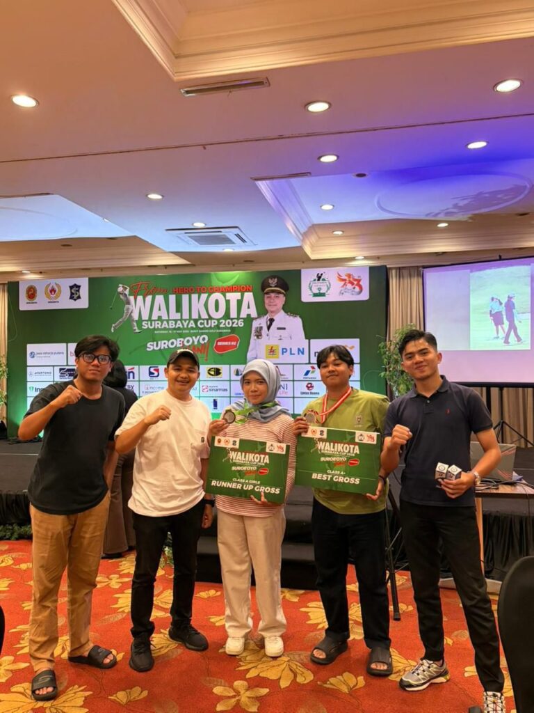 Ayunkan Prestasi di Lapangan Hijau: Dua Mahasiswa UMM Berjaya di Turnamen Golf Piala Walikota Surabaya 2026